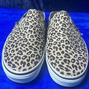 Leopard Print Vans Slip-On Sneakers .